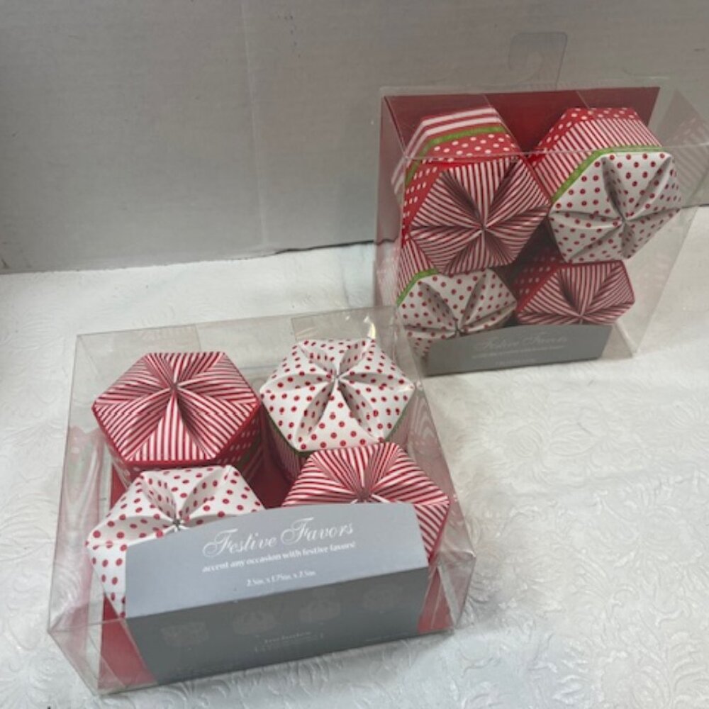 NEW 8 Holiday Paper Festive Favors Unique Table Name Tags Present Tags Boxes